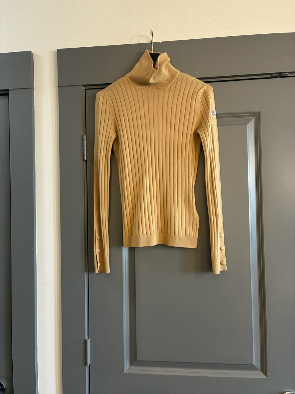 Moncler Camel Ribbed Turtleneck 💯  Cashmere Sweater W/Covered Snap Button Cuffs